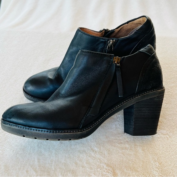 HÄLSA RYLEE EMBOSSED BLACK LEATHER ZIPPER ANKLE BOOTIES SIZE 9.5 - Picture 14 of 14